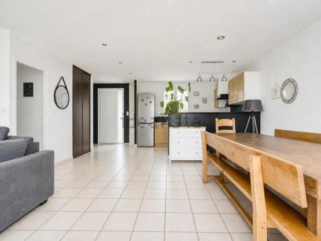 Maison, Yves