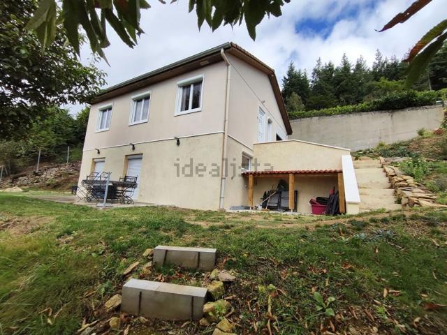 Maison, Yzeron