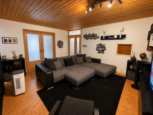 Maisonette mit 5 Zimmer und 2 Bäder, Stellplatz, Gartenmitnutzung und Keller