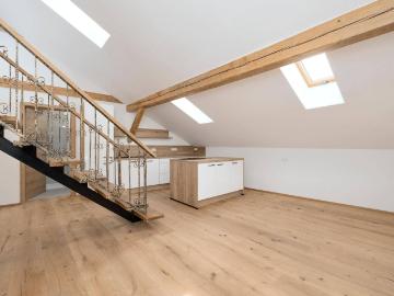 Maisonette mit Panoramablick – 121 m², 4 Schlafzimmer & Kinderspielbereich hoch über Landeck