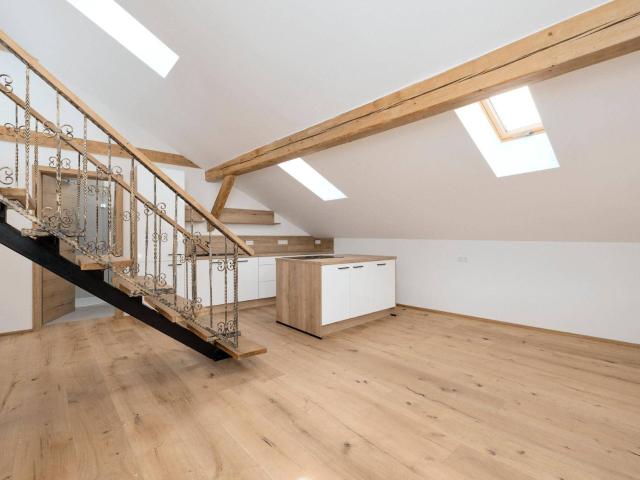 Maisonette mit Panoramablick – 121 m², 4 Schlafzimmer & Kinderspielbereich hoch über Landeck