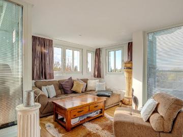 Maisonette apartment with balcony and roof terrace
