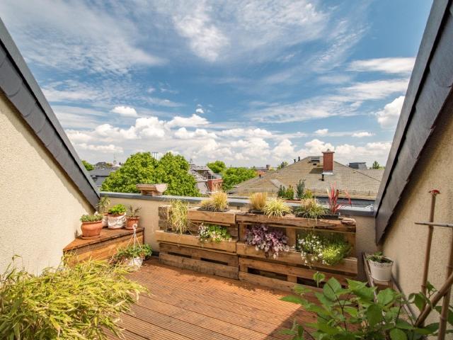 MAISONETTE & DACHTERRASSE — 152 M² IN LÖBTAU — NEUER BODEN — TAGESLICHTBAD — EINBAUKÜCHE — GÄSTE WC