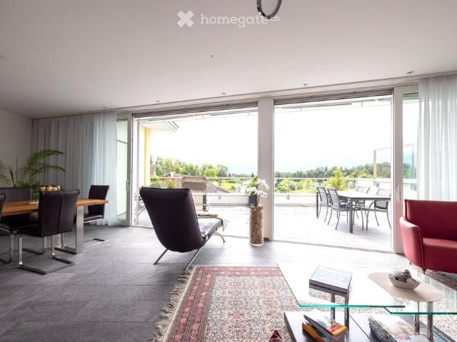 Exklusives Wohnen mit einzigartiger Weitsicht – moderne Maisonettewohnung in Hombrechtikon