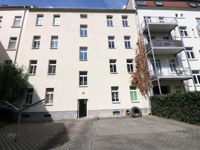 Maisonette im Dachgeschoss 2,5 Raumwohnung großer Wohnbereich mit hochweriger EBK Ankleideraum
