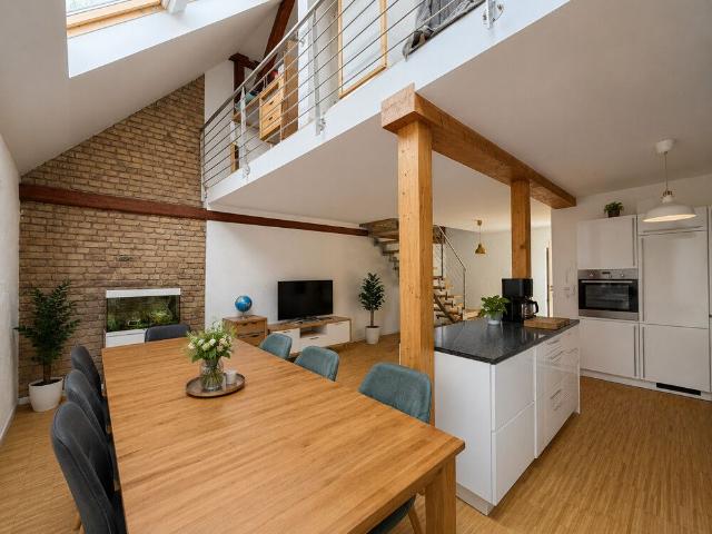 Maisonette im Loftstil mit Terrasse in ruhigem Hinterhofensemble