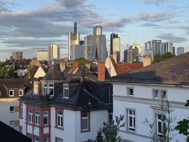 Maisonette in Traumlage mit Skyline Blick & Dachterrasse
