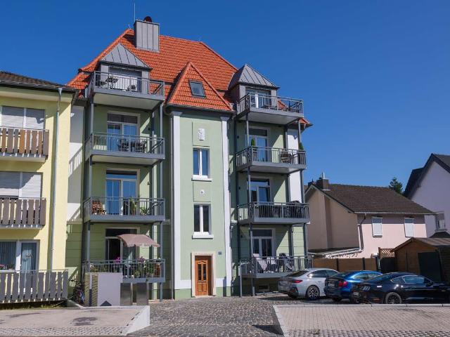 Maisonette Penthaus im Loft Style, komplett saniert, inkl. Einbauküche, Stellplatz und Sonnenbalkon