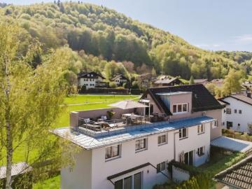 Maisonette Penthouse mit 40 m² Dachterrasse in naturnaher Stadtlage. Zwischen Weite und Rückzug