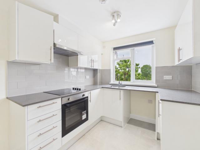Maisonette to Rent in Camberley Frimley High Street JSF260204