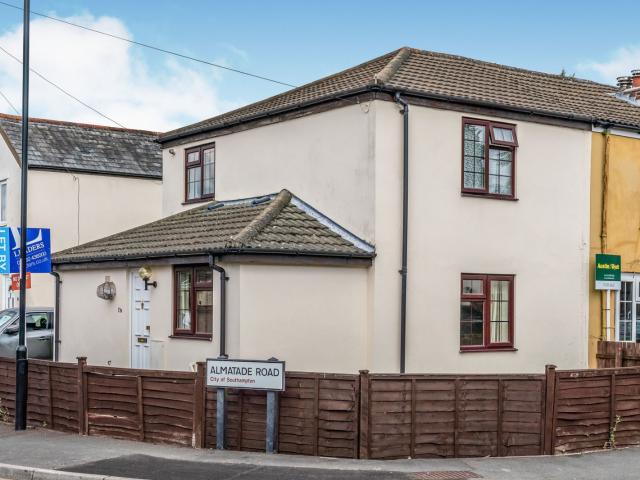 Maisonette to rent in Almatade Road, Southampton, SO18 | Leaders