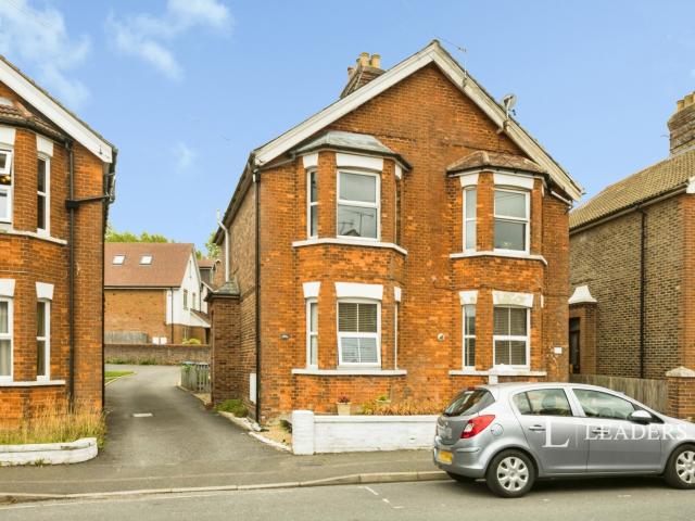 Maisonette to rent in De La Warr Road, East Grinstead, RH19 | Leaders
