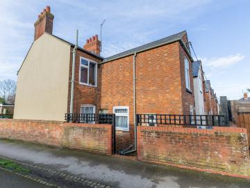 Maisonette to rent in Jubilee Terrace, Stony Stratford, Milton Keynes, Buckinghamshire, MK11 | Leaders