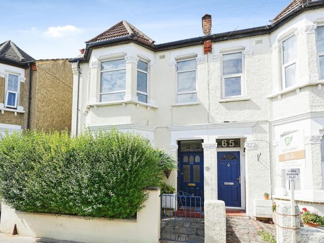 Maisonette to rent in Morgan Road, Bromley, BR1 | Leaders