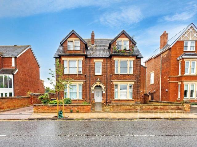 Maisonette to rent in Shakespeare Road, Bedford, Bedfordshire, MK40 | Leaders