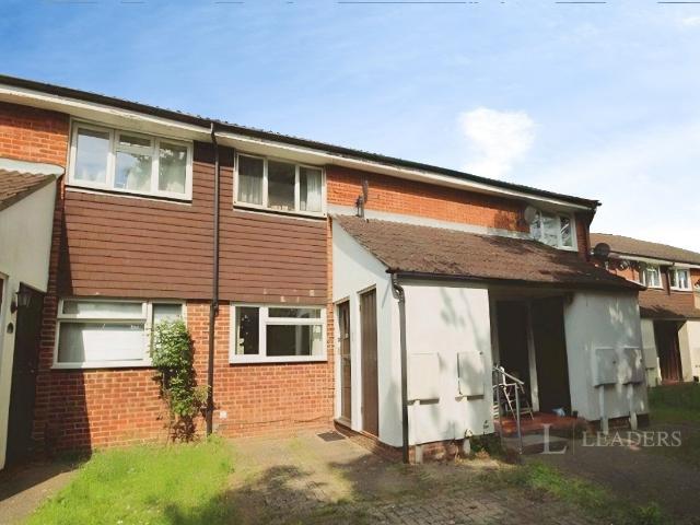 Maisonette to rent in Randalls Way, Leatherhead, KT22 | Leaders