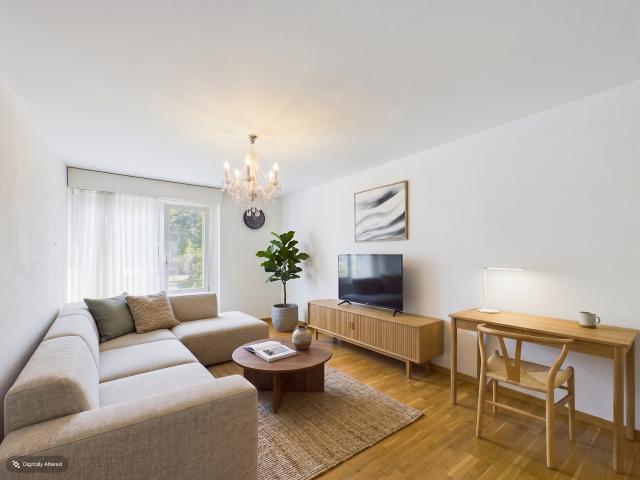 Maisonette Traum auf zwei Ebenen: Renoviert im 2020 mit Fussbodenheizung, Balkone und Einstellhallenplatz
