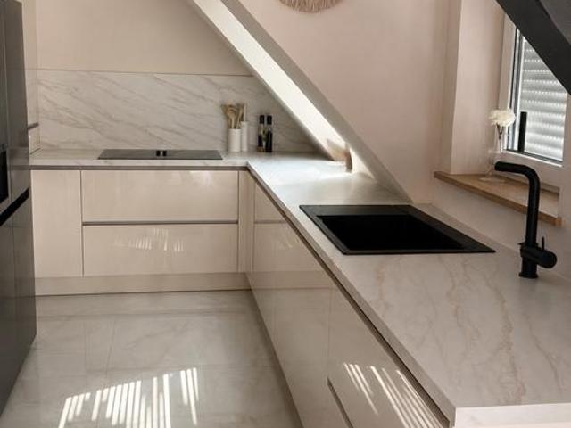 Düplex Maisonette Wohnung 153 qm renoviert mit Garage und Kamin