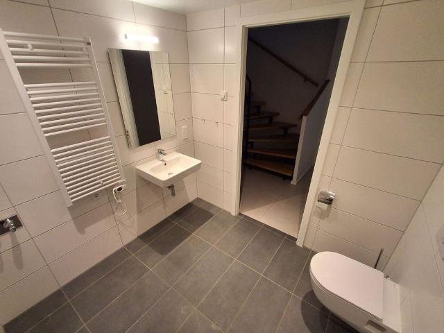 Maisonette Wohnung mit Balkon und moderner Treppe in Dortmund 44227