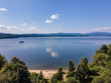 Maisonette Wohnung mit Terrasse und Panoramablick auf das Wasser Kovářov