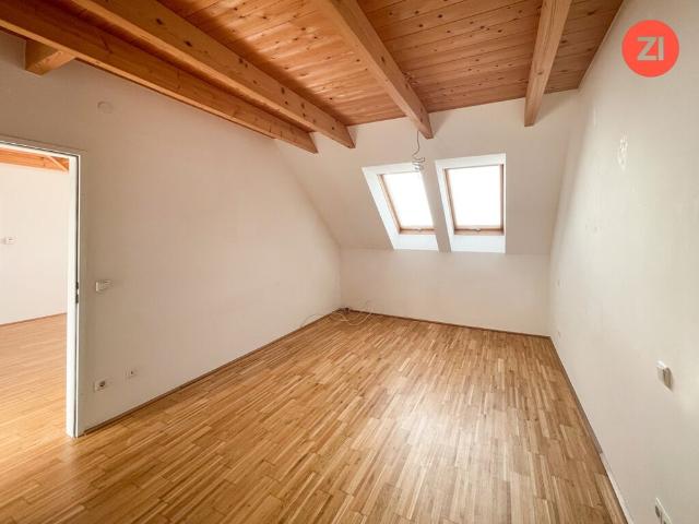 Maisonette 2,5 Zimmer Wohnung mit Küche nähe Infracenter