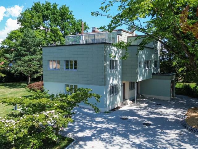 Maisonette 6,5 Stück mit herrlichem Garten und Terrassen in der komplett renovierten Architektenvilla, 300 m. vom Bahnhof in Bercher entfernt