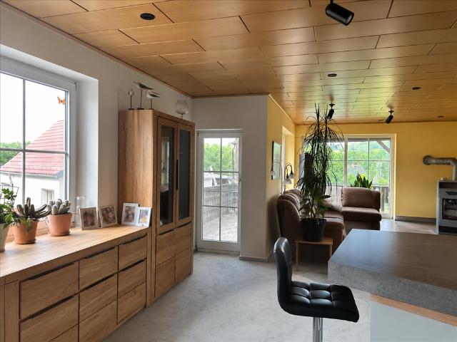 Maisonettewohnung mit außergewöhnlichem Wohngefühl – Balkon, Kaminofen und viele Sprossenfenster