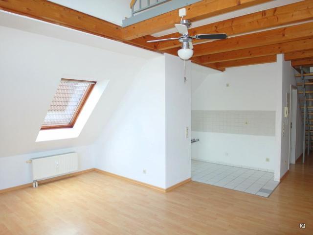 Maisonettewohnung mit Balkon, halboffener Küche, Laminatboden & Badewanne * gegenüber Börse Coswig
