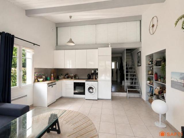Maisonnette T4 avec petit jardin à URRUGNE, une terrasse vue montagnes et stationnements privatifs