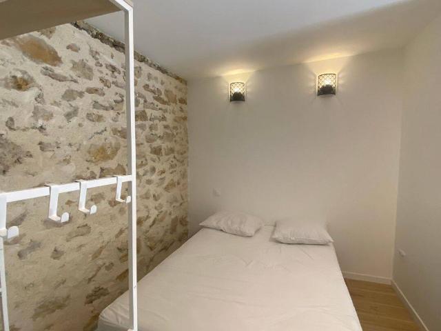 Maisonnette plain pied climatisée meublée avec jardin et parking