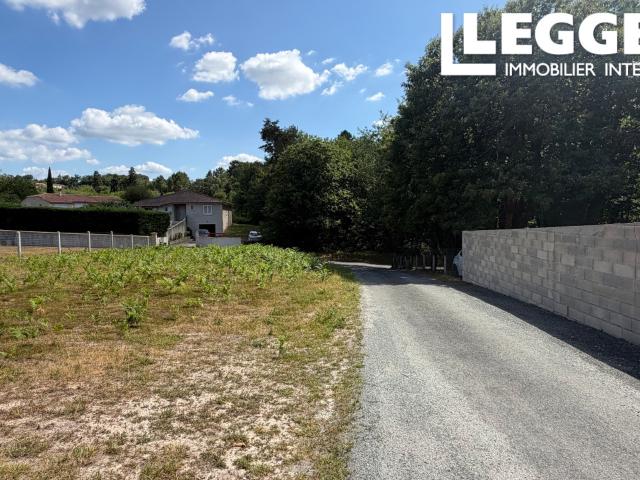 Maisonnette sur terrain de 2500m2, endroit très calme proche des commerces