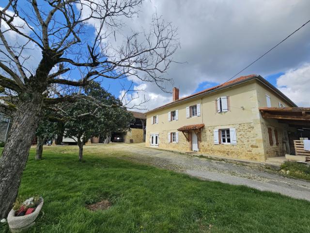 maisons de 315m2 avec 4ha à vendre