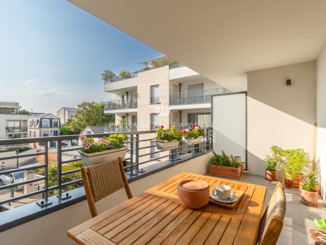 MAISONS LAFFITTE HYPER CENTRE RESIDENCE DE HAUT STANDING