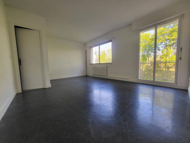 MAISONS LAFFITTE – 1 PIÈCE AVEC BALCON ET PARKING