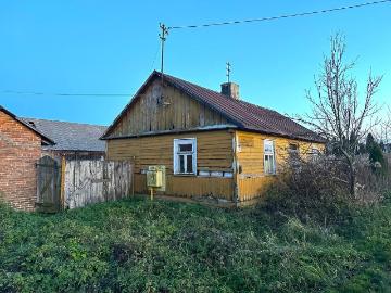 Urokliwe siedlisko 2200 m² z domem i stodołą