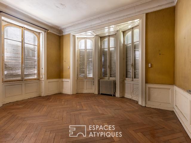 Majestueuse villa à réinventer avec son parc arboré
