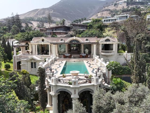 Majestuosa Casa en Venta en Casuarinas