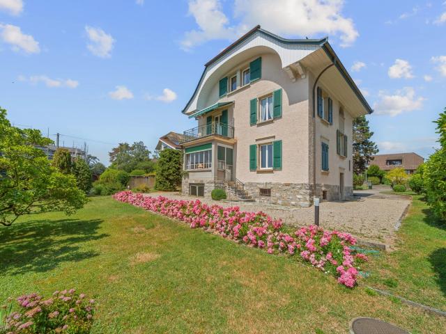 Majestätische Villa mit Charakter, 7,5 Zimmer, mit Seesicht