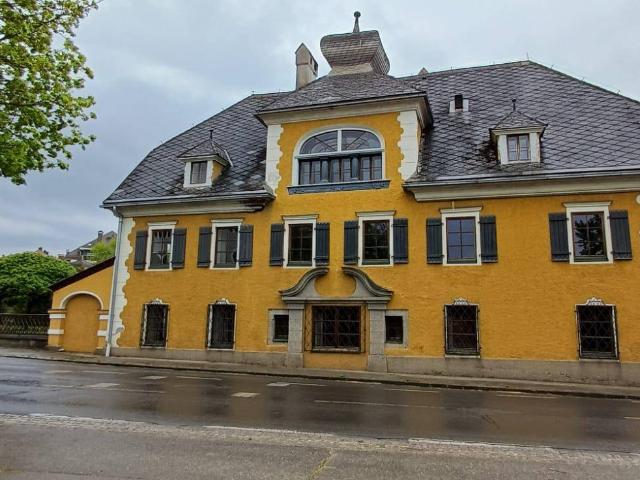 Repräsentatives Anwesen in Mölbling bei Althofen – ehemals Gasthaus mit mehreren Nebengebäuden
