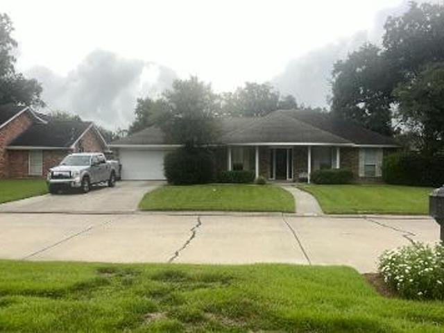 Majestic Oaks Dr
