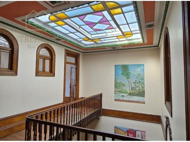 Majestoso prédio / moradia em localização privilegiada no ce. 600m² Lordelo do Ouro e Massarelos