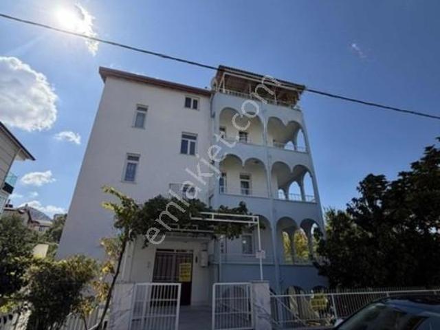 Mak Emlaktan Kiralık Geniş Köşe Bina Daire