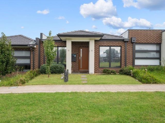 Make this Charming House your new Home!