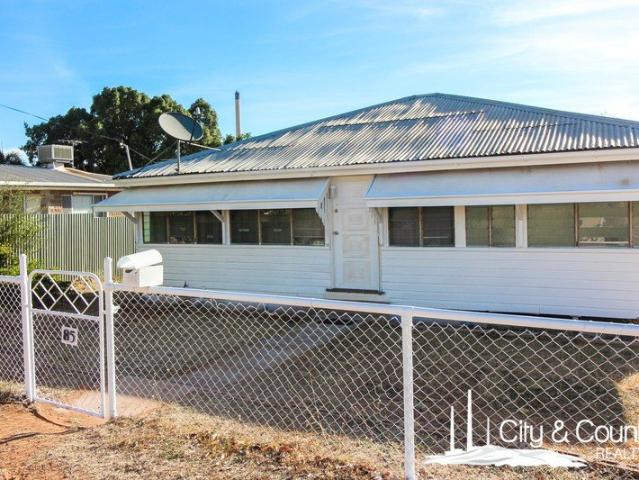 Make This Gem Your Home on Simpson Street!