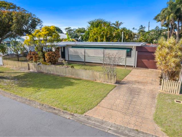 MAKE THIS YOUR NEXT DIY PROJECT OPPORTUNITY IN COASTAL BEACHMERE GRAB THIS ONE UNDER $800K