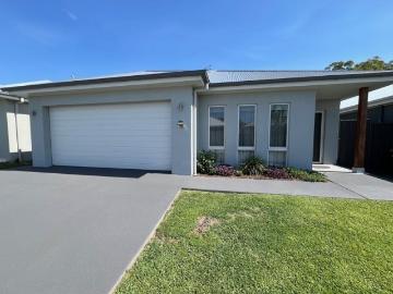 Bobs Farm, Port Stephens - Equipped kitchen