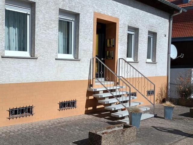 Maklerfrei. Zweifamilienhaus mit Einliegerwohnung