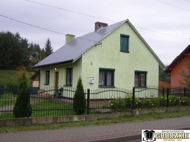 Urokliwy domek 63 m² z ogrodem i garażami polecam!
