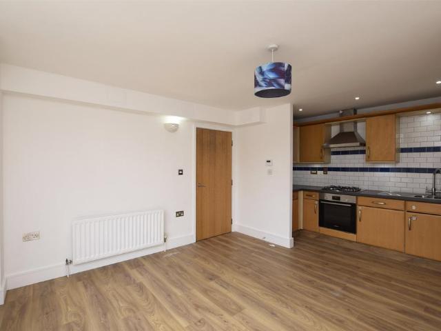 Malt House Place, ROMFORD RM1 2 bed apartment to rent £1,550 pcm £358 pw