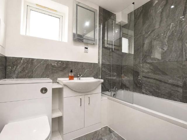 Malt House Place, ROMFORD RM1 2 bed apartment to rent £1,600 pcm £369 pw